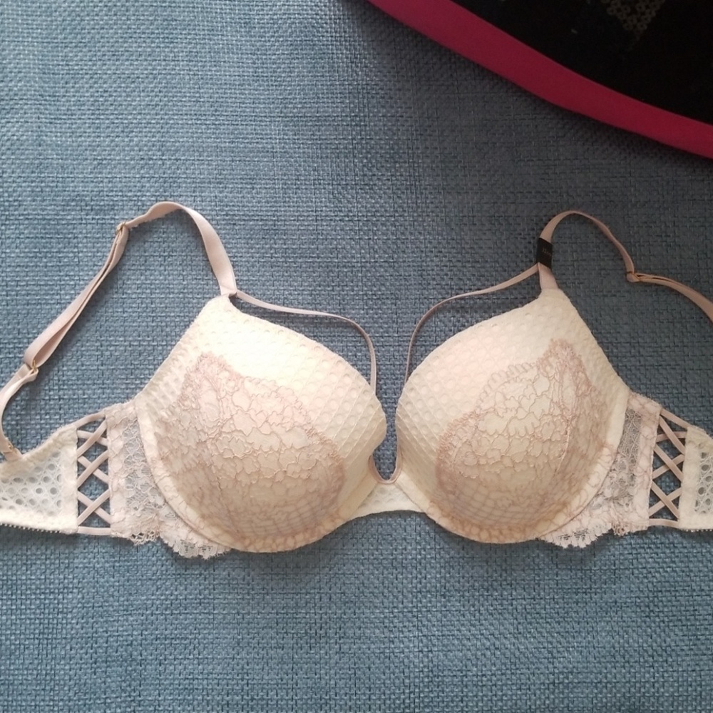 New! Victoria's Secret VERY SEXY PUSH UP! - Picture 4 of 8